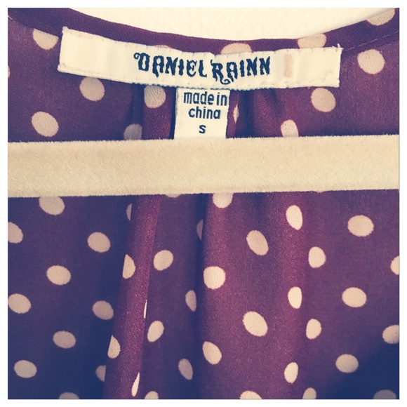 Amazing Daniel Rainn Maroon Polka Dot Top Buttons - Picture 4 of 8